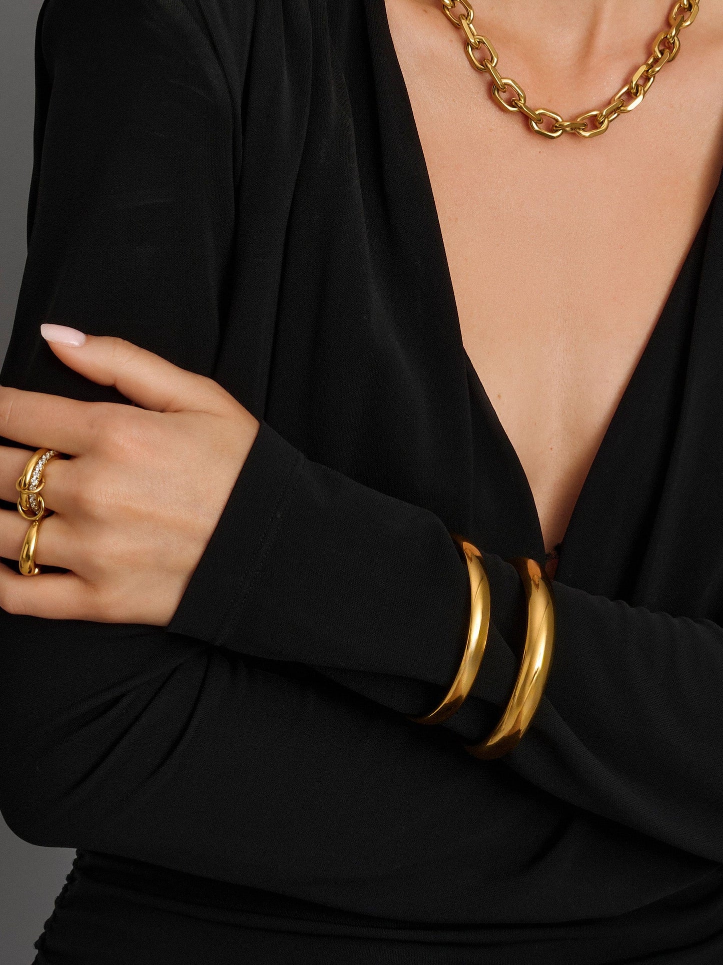 Classic 8mm Round Bangle in Gold