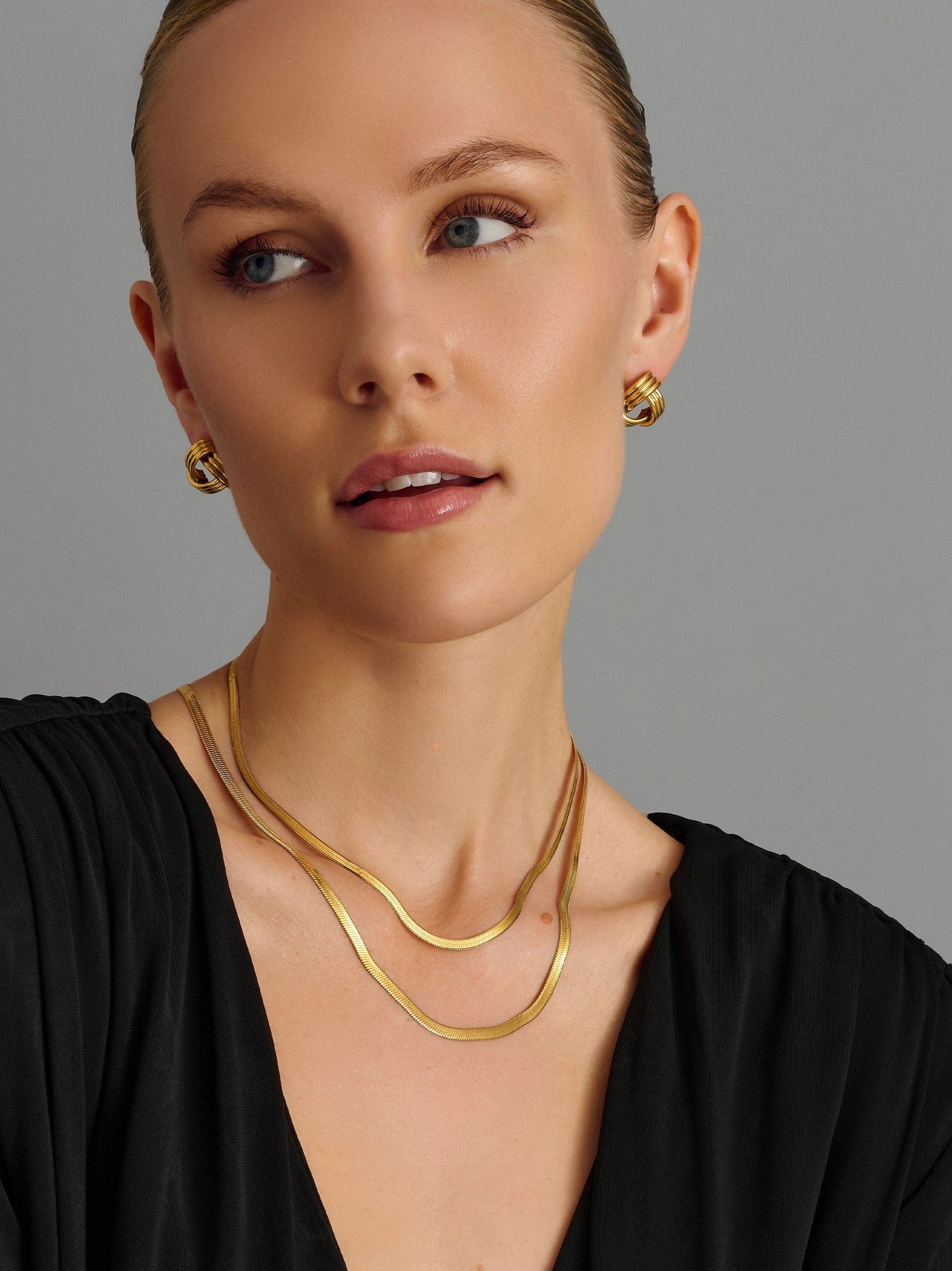 Knot Earrings in Gold