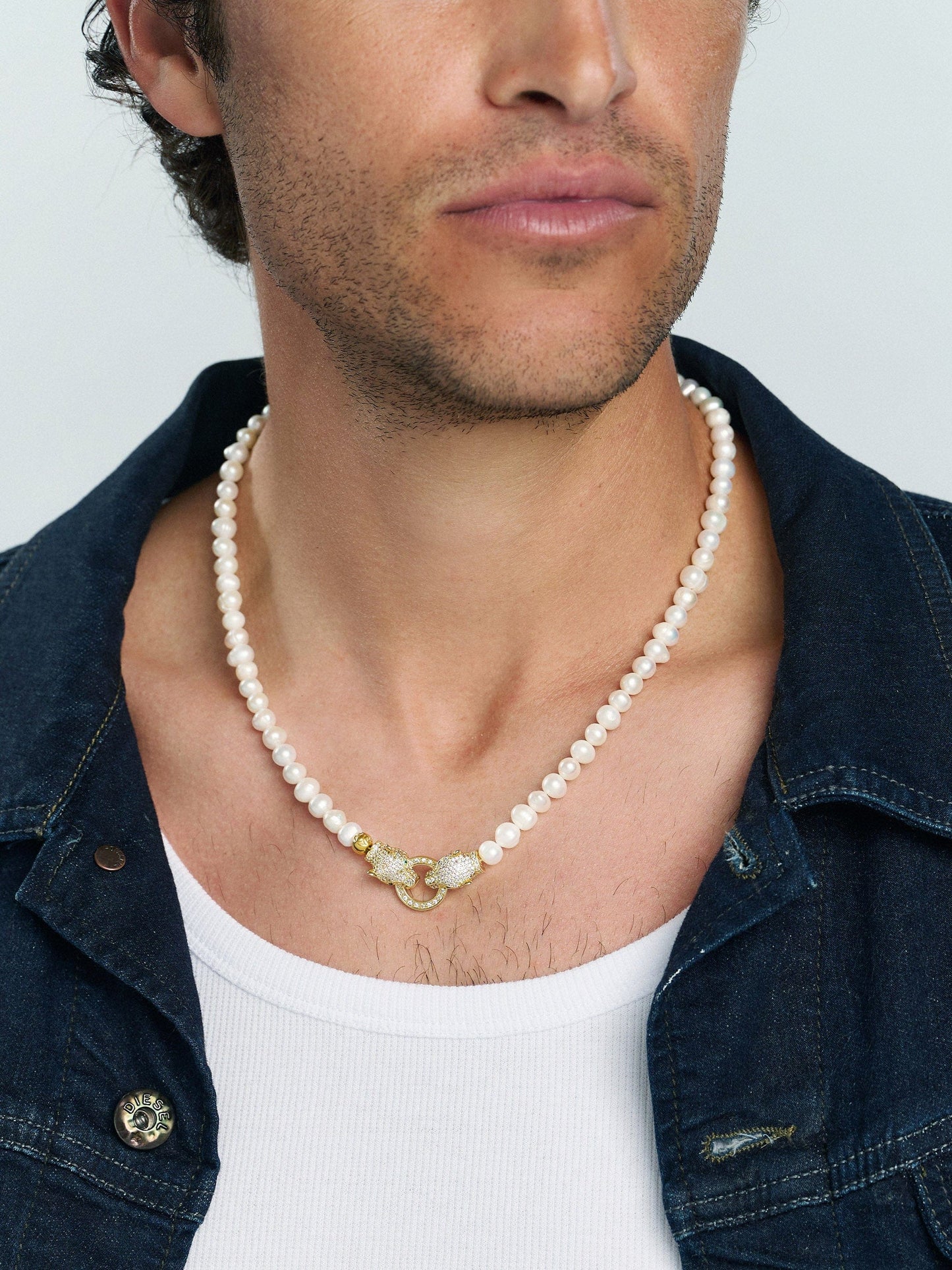 Pearl Necklace with Double Panther Head in Gold
