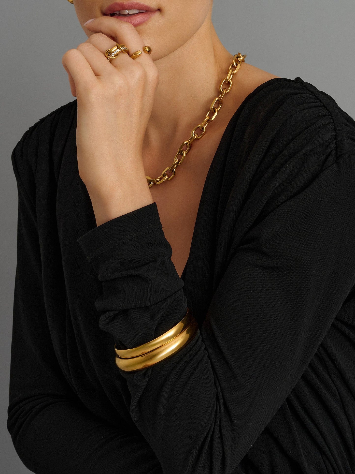 Classic 12mm Round Bangle in Gold
